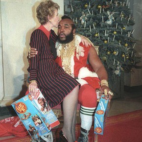 Oui c'est bien Nancy Reagan et Mr T lors du Christmas 1983 .. ho ho ho