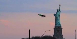 homme-volant-new-york-lobo-graphik