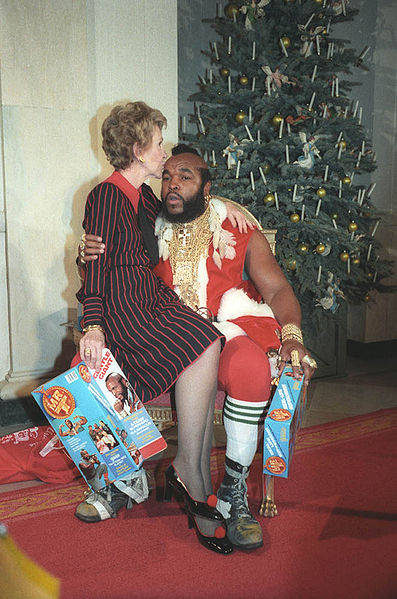Oui c'est bien Nancy Reagan et Mr T lors du Christmas 1983 .. ho ho ho