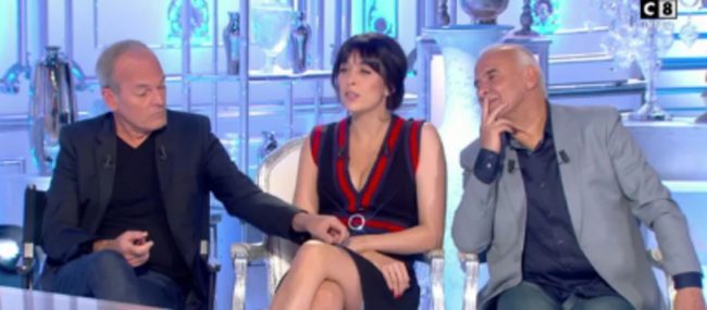 Baffie​ qui remonte la jupe de Nolwenn : Analyse