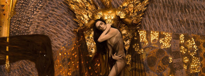 les oeuvres de Klimt en photo avec l'artiste Inge Prader